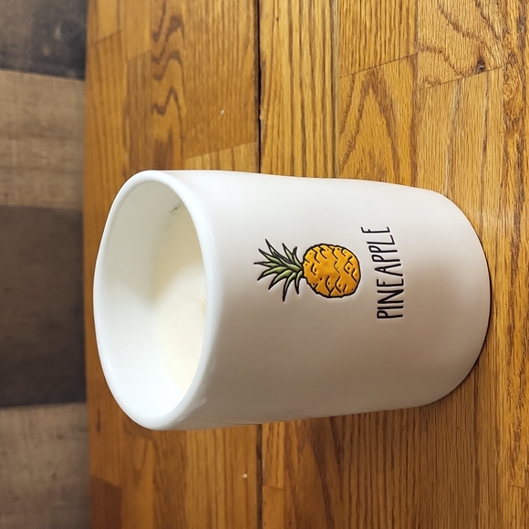 Rae Dunn Candle pineapple 🍍 13.2 oz island pinapple - Picture 1 of 4